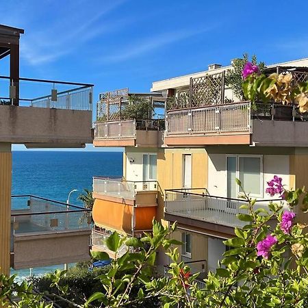 Apartment With Terrace By The Sea - Appartamento Con Terrazzo A 2 Passi Dal Mare Sanremo Ngoại thất bức ảnh